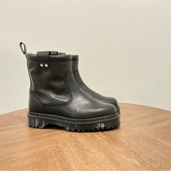 Dr. Martens womens Anistone Lo Leather Boots - Picture 8 of 8
